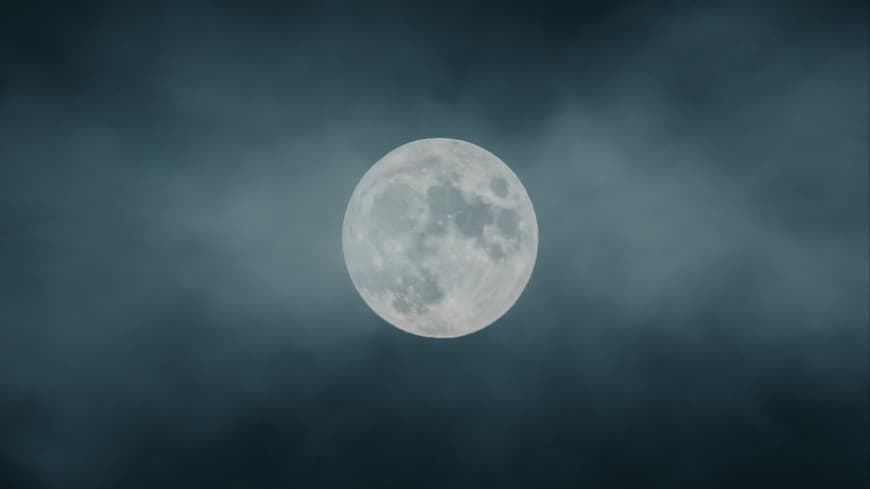 Vollmond im Nebel