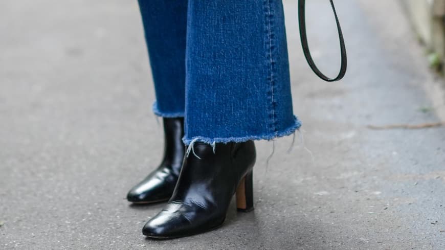 Frau mit Ankle Boot