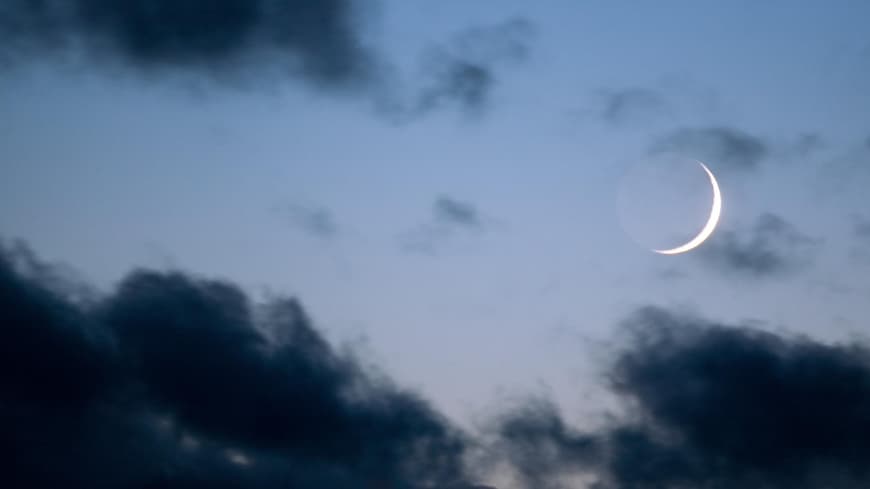 Neumond am Nachthimmel