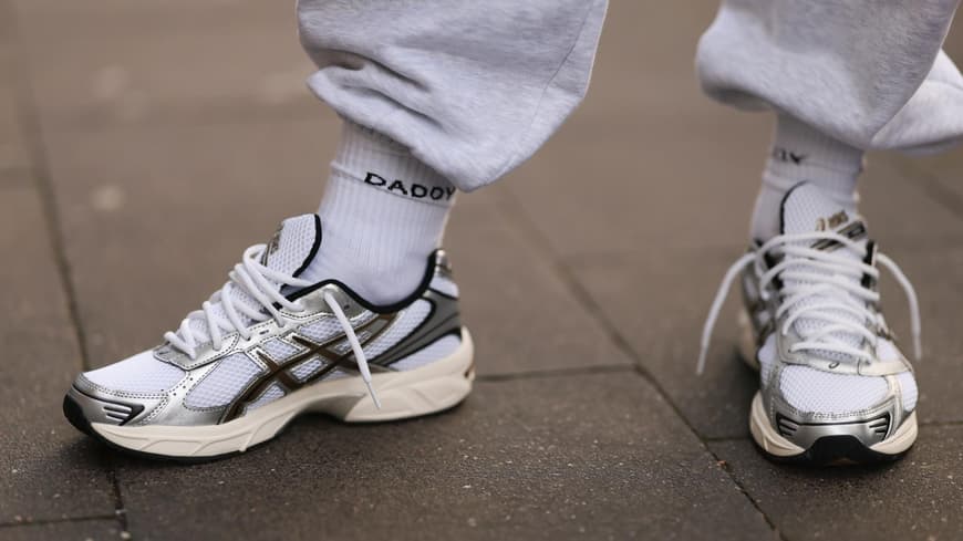 Weiße Sportschuhe