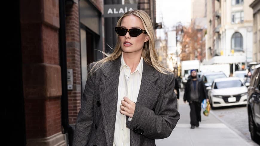 Margot Robbie im Oversized Blazer