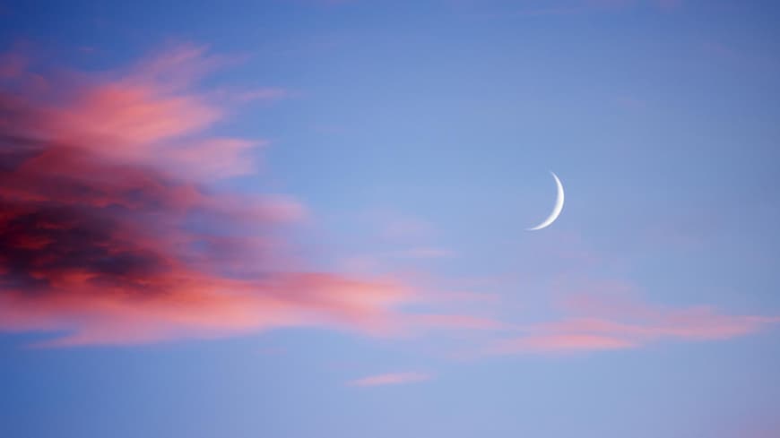 Neumond am Himmel
