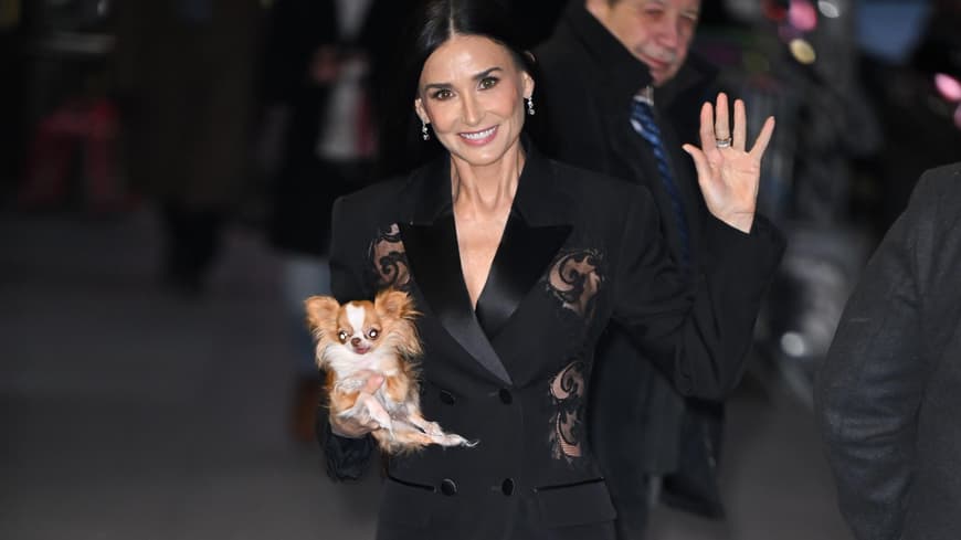Demi Moore in schwarzem Blazerkleid