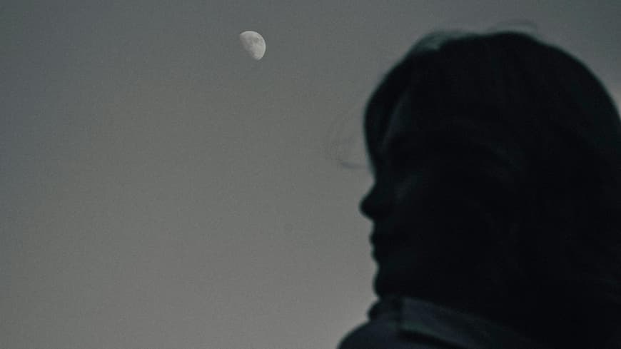 Frau mit Mond