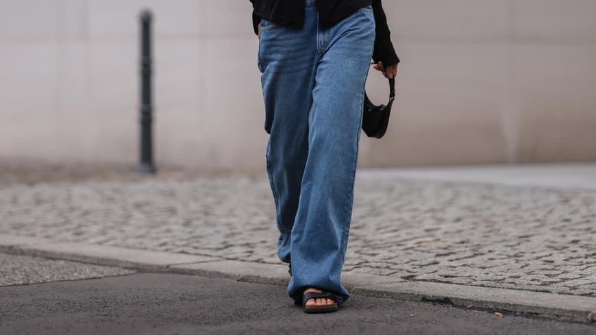 Frau in Birkenstocks