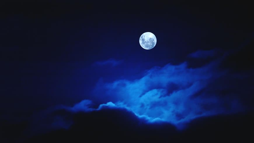 Vollmond am Nachthimmel 