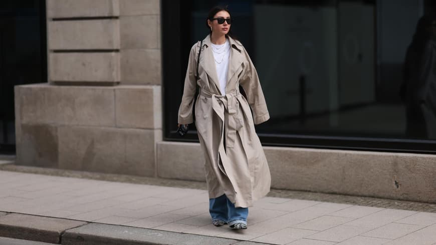 Trenchcoat kombinieren: Milena Karl in einem Trenchcoat