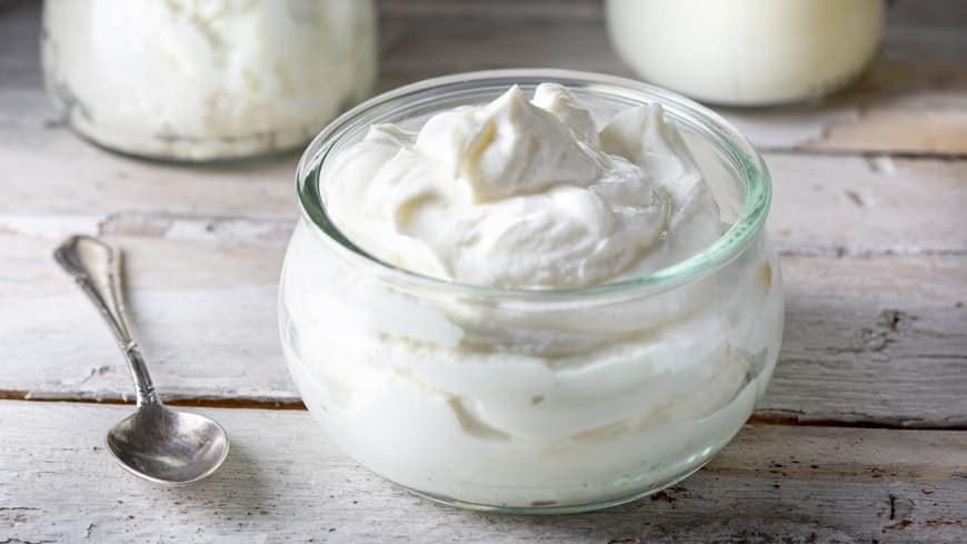 Glasschale mit Quark
