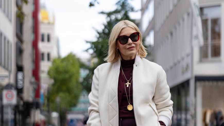 Frau in Herbst-Outfit