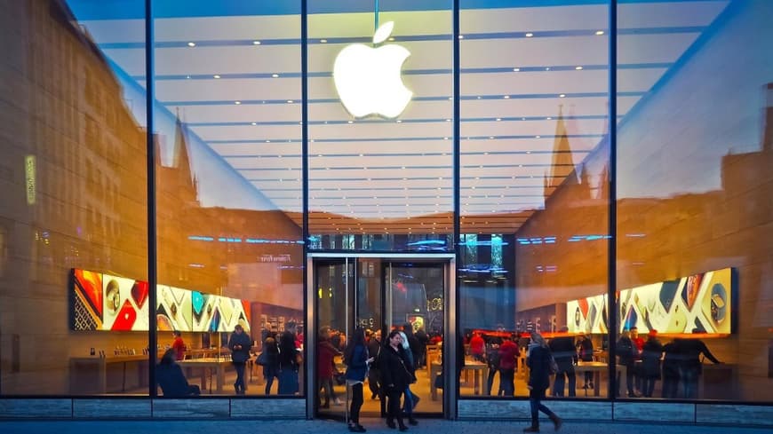 Das Schaufenster eines Apple Stores