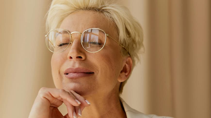 Frau mit Brille