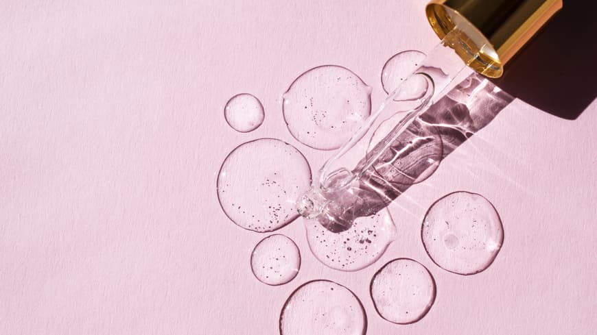 Serum mit Pipette