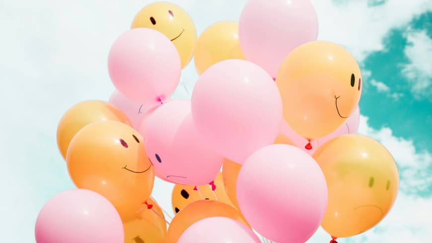 Luftballons am Himmel