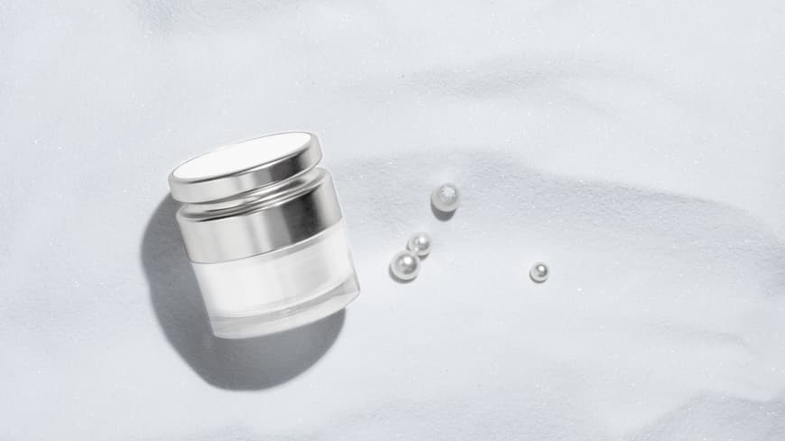 Hautcreme mit Perlen