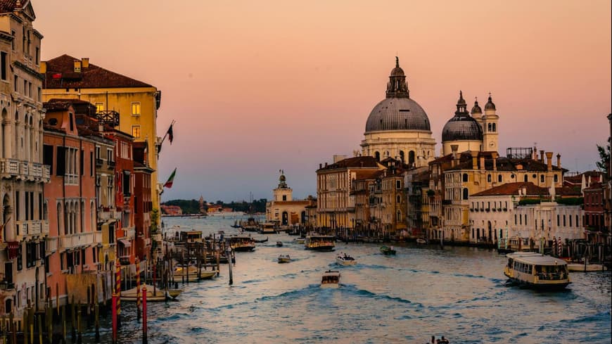 Blick Auf Den Canale Grande Und Die Basilika Von Venedig Bei Sonnenuntergang.