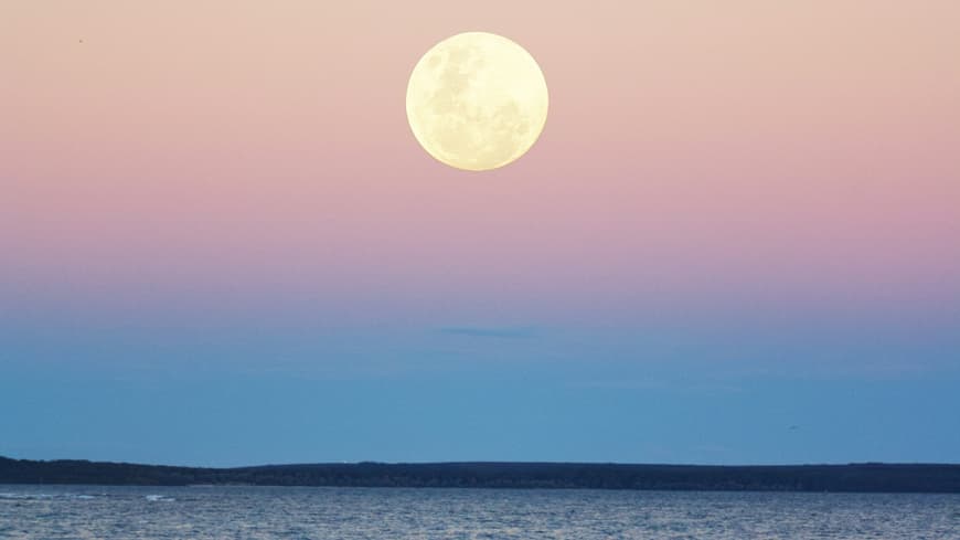 Vollmond überm Wasser