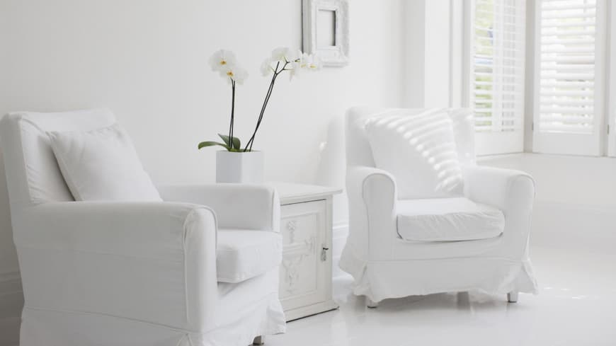 Ein Wohnzimmer in Weiß