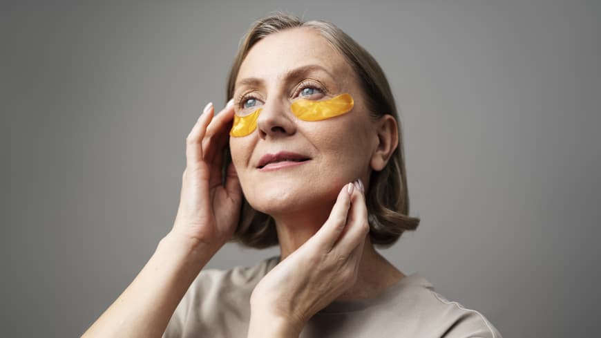 Frau mit Eye Patches