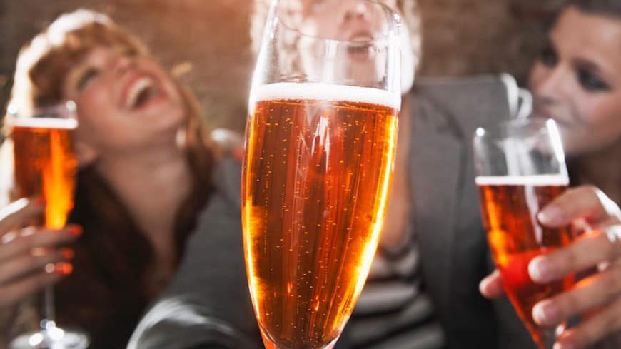 Das Verhältnis zwischen Frauen und Alkohol