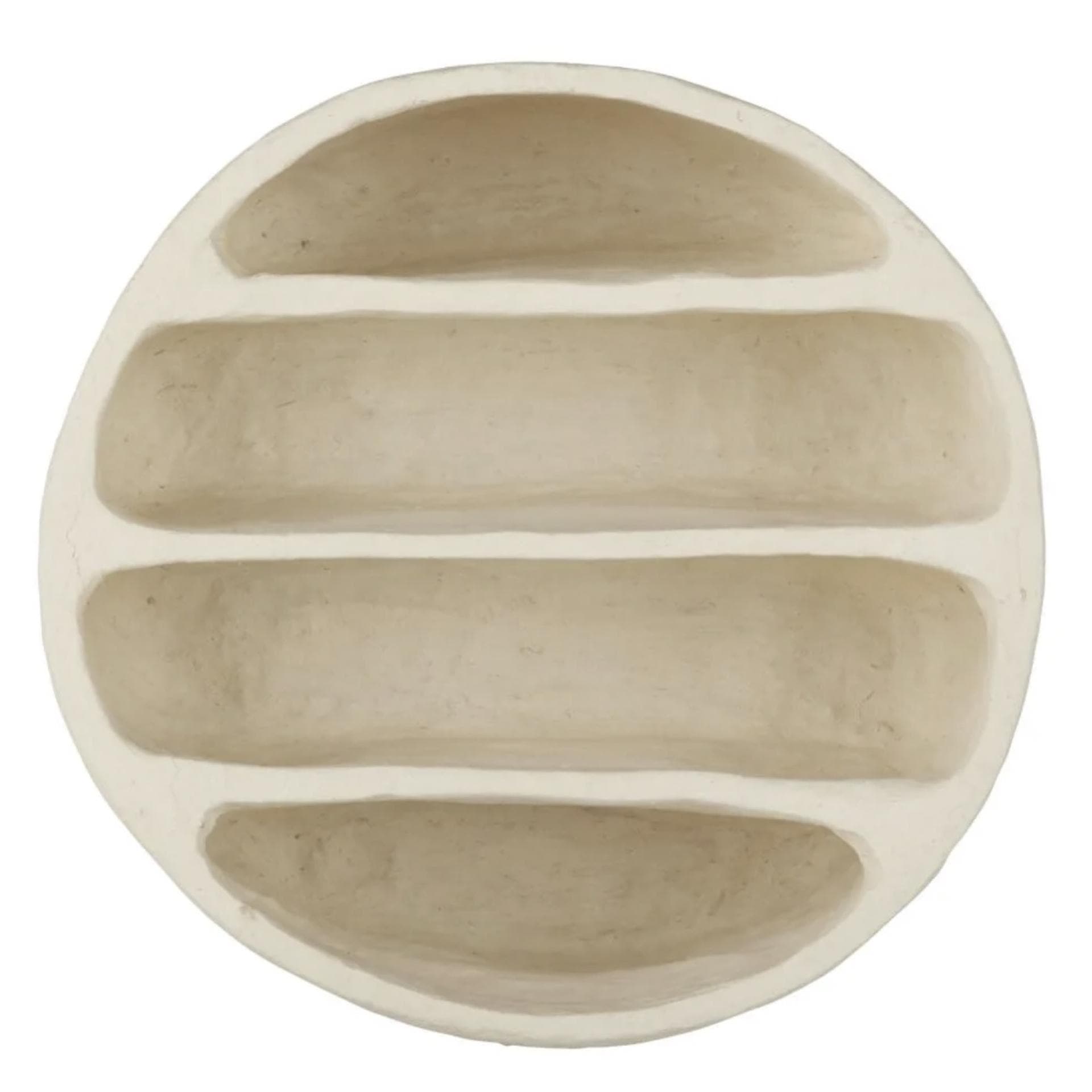 Regal in Beige von Maisons du Monde aus Pappmaché und Eisen in einer angesagten, asymmetrische Form, das jeden Raum authentisch macht. 