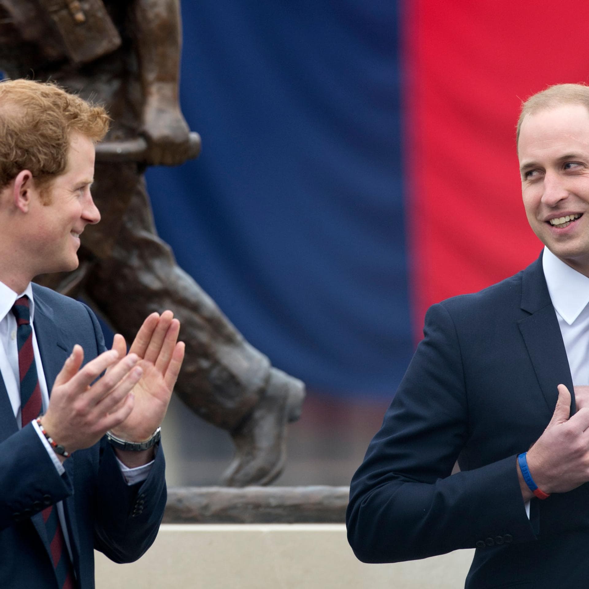 Prinz Harry applaudiert William Prinz Harry applaudiert William