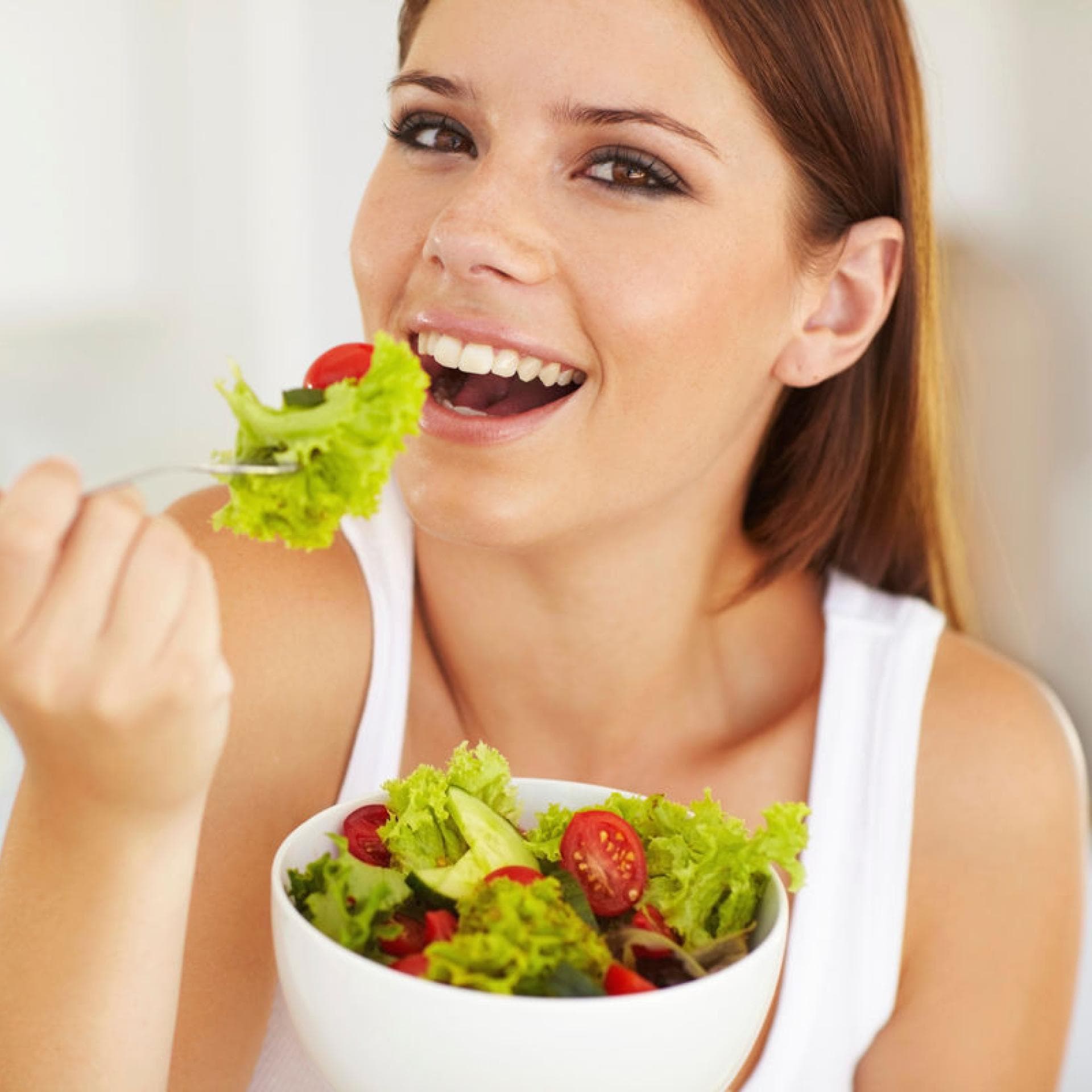Frau mit Salat Frau mit Salat