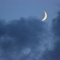 Halbmond am Himmel