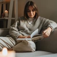 Bücher, die man gelesen haben muss Frau liest Buch