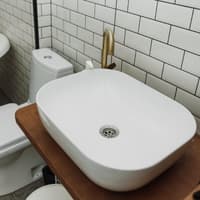 Aus dem Waschbeckenabfluss können unangenehme Gerüche aufsteigen.