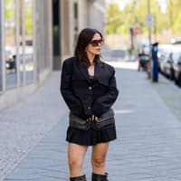 Amelie Stanescu trägt braunen Biker Boot Streetstyle