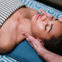 Aqua Peeling Frau Beauty-Behandlung