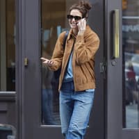 Mango 2024 Katie Holmes in Mango Lederjacke