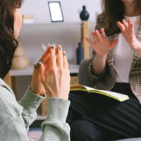 Niedrige Soziale Intelligenz Frauen im Gespräch