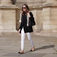 Frau in Skinny Jeans