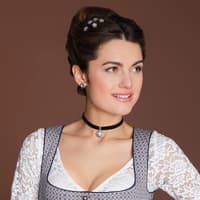 Frau mit Trachten-Haarschmuck