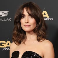 Rose Byrne mit Wasserfall-Pony Rose Byrne mit Wasserfall-Pony