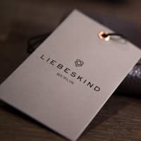 Graues Etikett der Marke Liebeskind Berlin