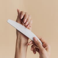 Nägel in natürlichem Look