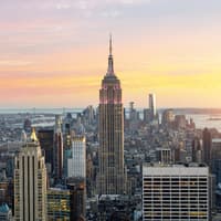 Empire State Building in New York City bei Sonnenuntergang