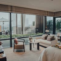 Den größten Luxus für das kleinste Geld bekommst du in diesen europäischen Städten. Luxushotelzimmer