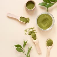 Skincare mit Matcha ist der Gamechanger für fahle, faltige oder gereizte Haut. Matchapulver