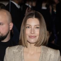 Schauspielerin Jessica Biel trägt 2025 den angesagten Square Cut. Jessica Biel