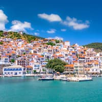 Die griechische Insel Skopelos ist noch ein echter Geheimtipp. Skopelos Häuserfront