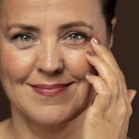 Ältere Frau lächelt