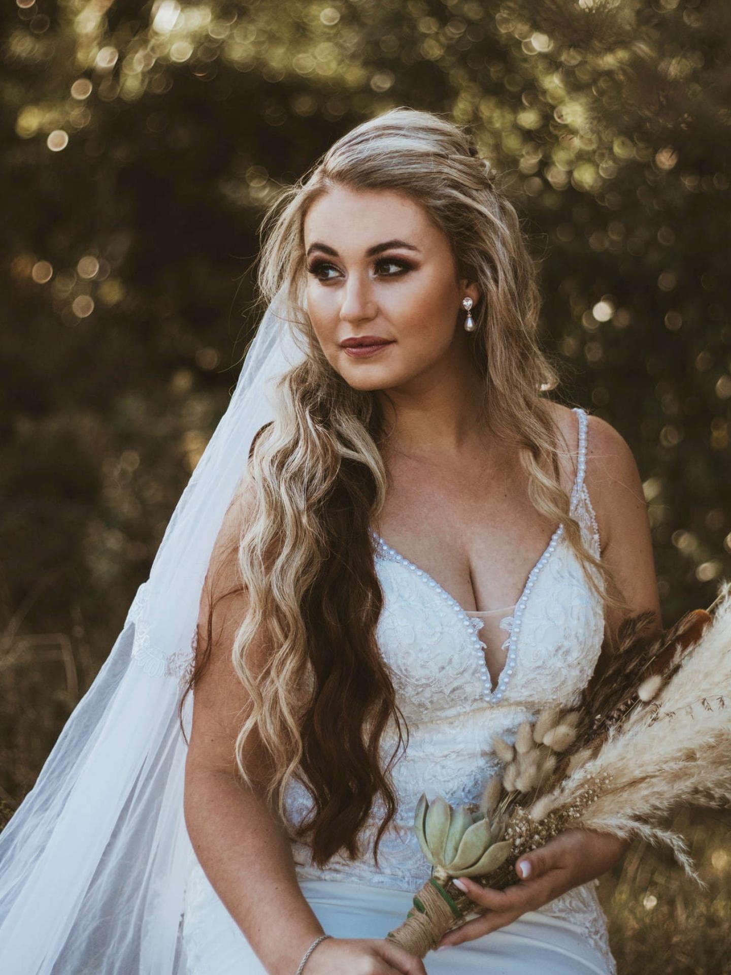 Braut blond curvy sexy