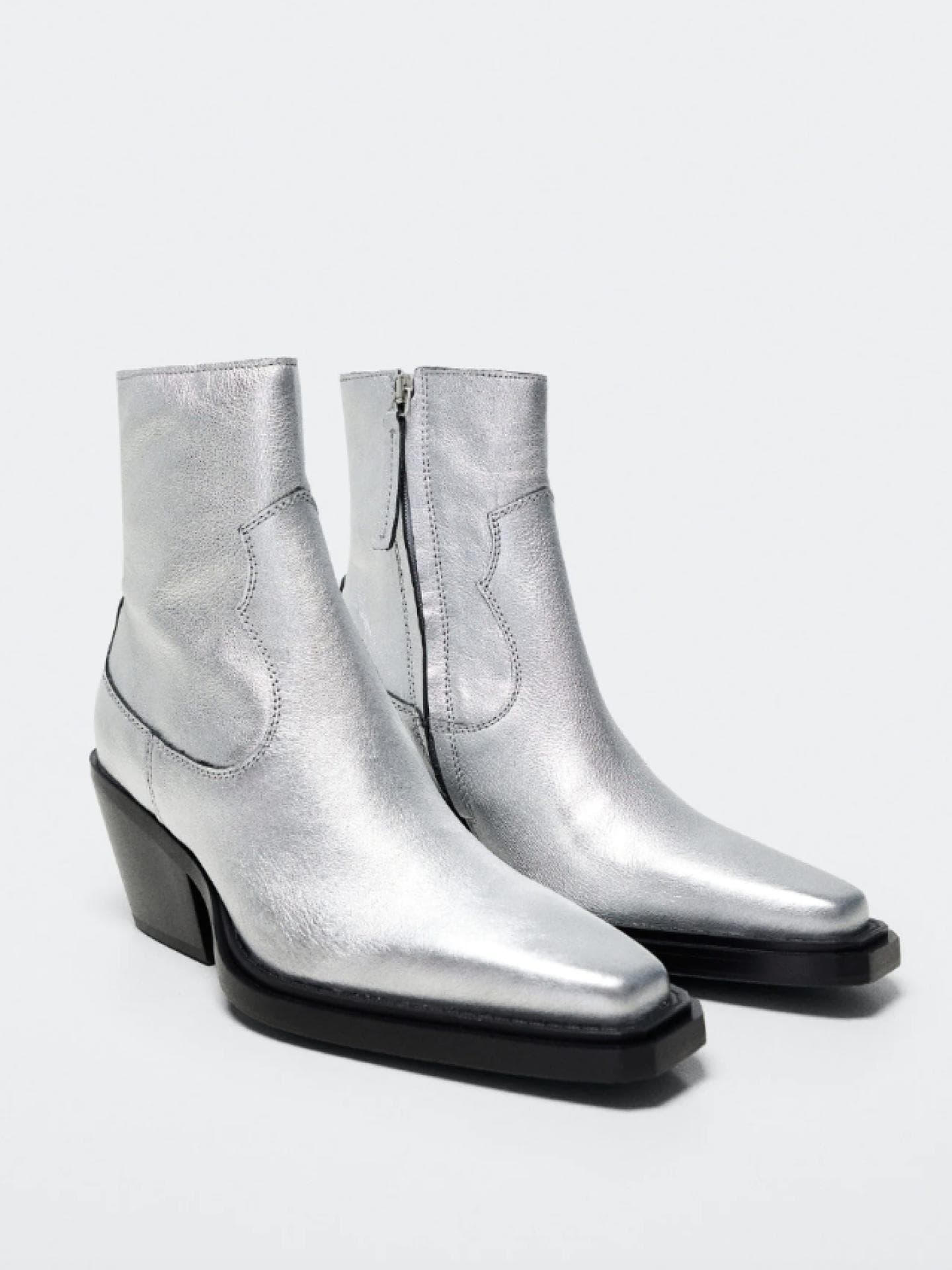 Silberne Stiefel von Mango
