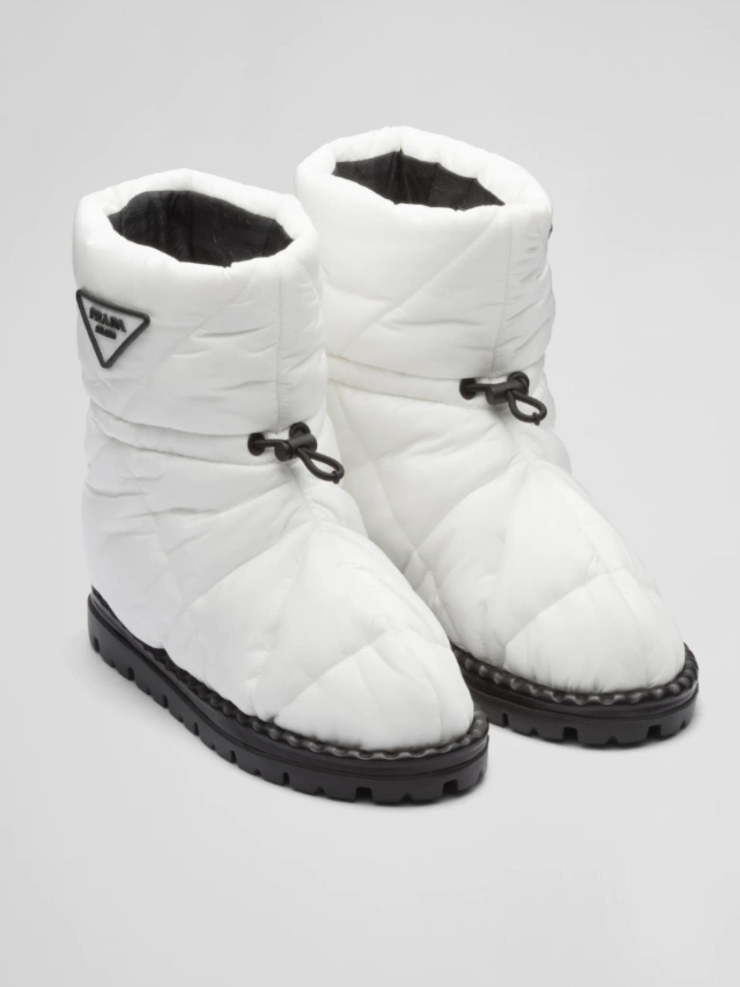 Weiße Stiefel von Prada