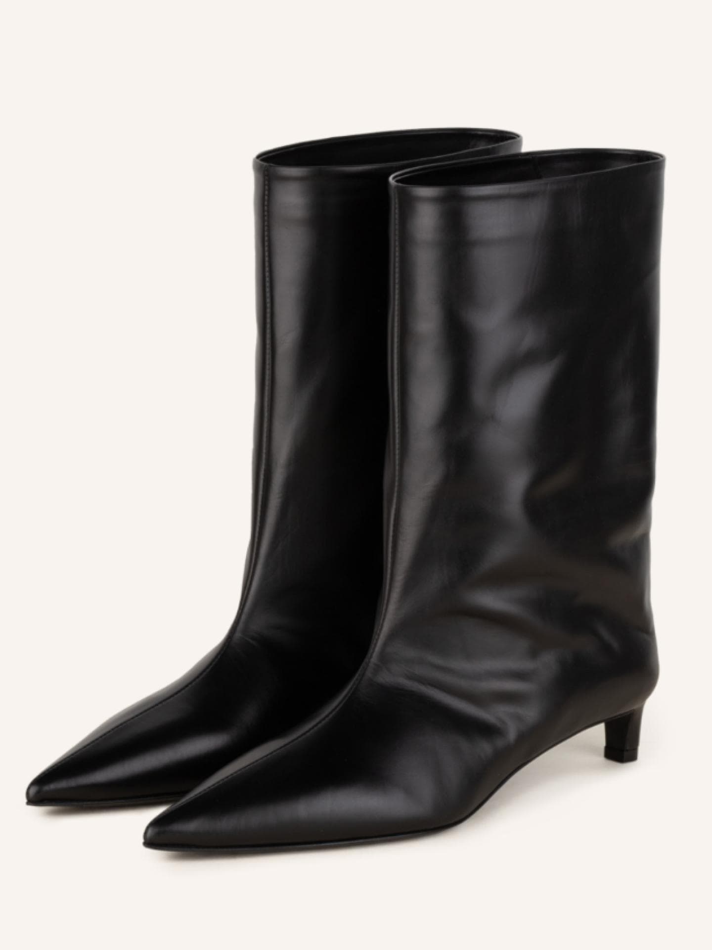 Schwarze Stiefel mit Kitten Heel