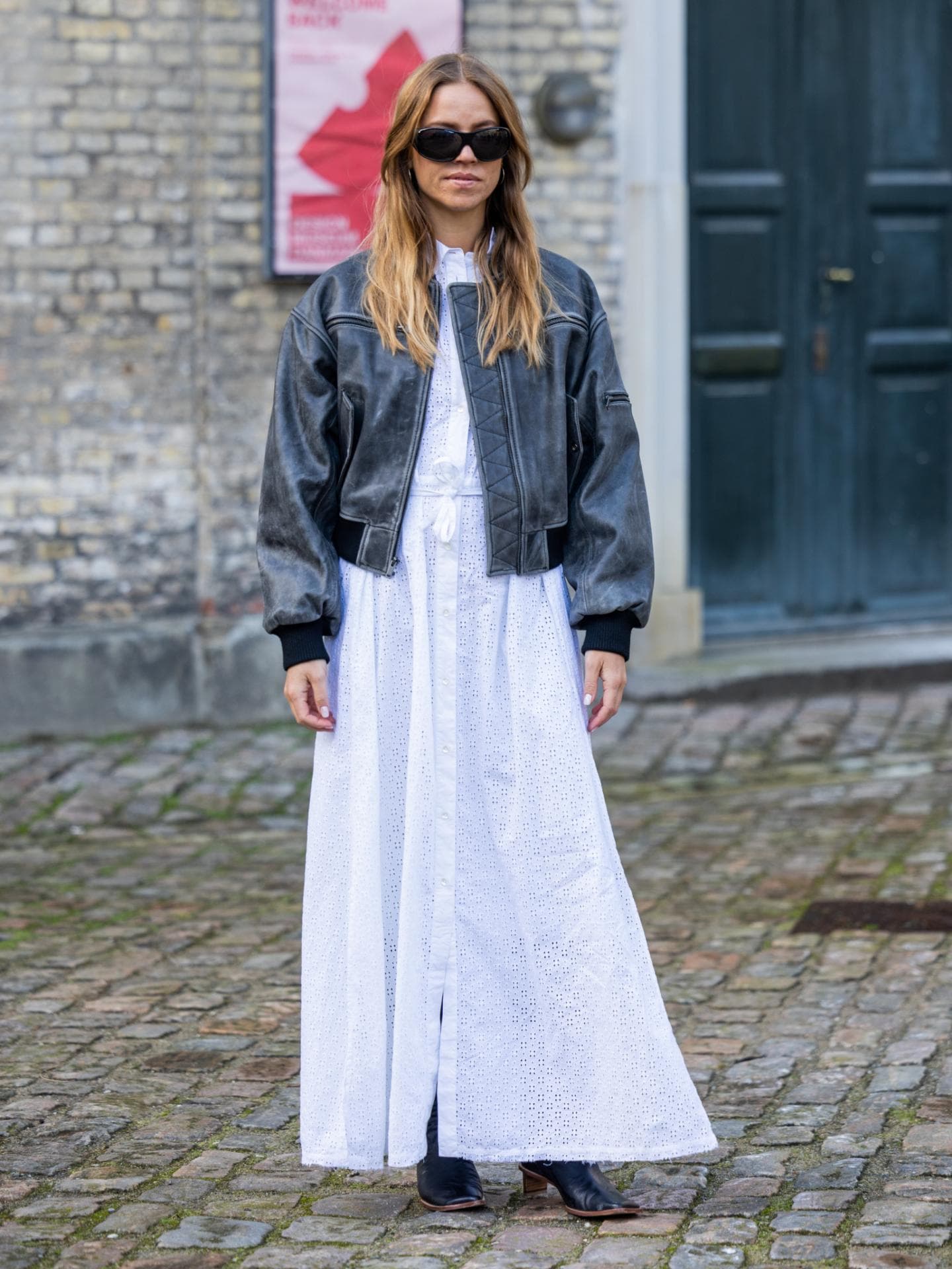 Streetstyle mit Lederjacke im Bomber-Stil