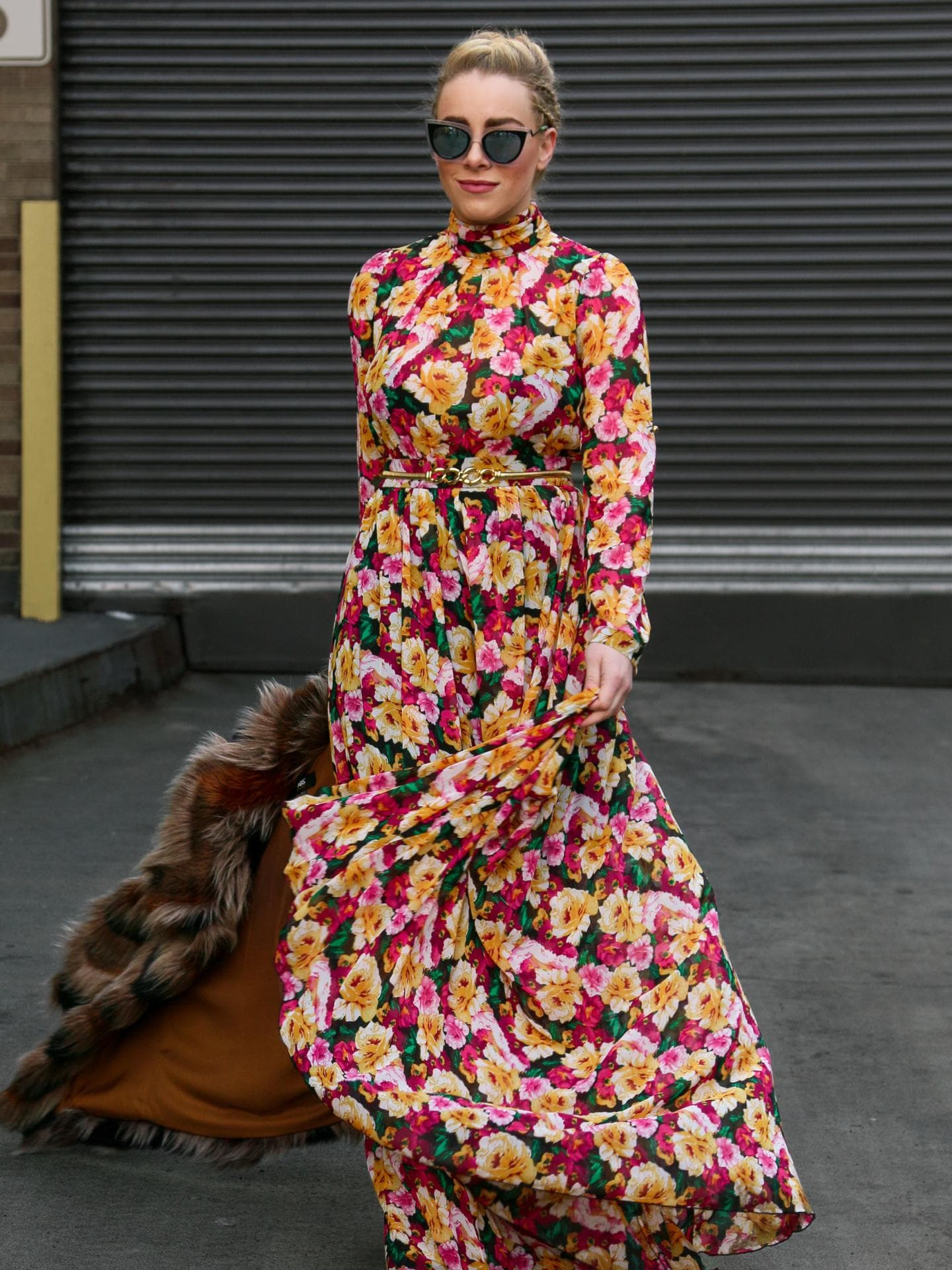 & Other Stories Frühlingskleider: Streetstyle mit Blumenkleid